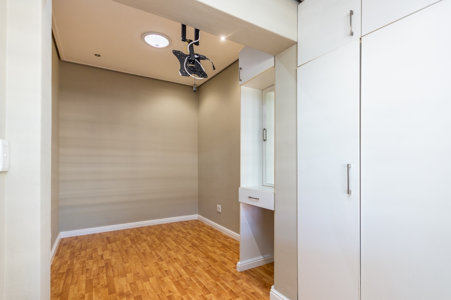 2 Bedroom Property for Sale in Claremont Western Cape